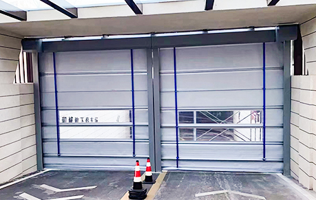 Bagaimana Pintu Berkecepatan Tinggi Digunakan dalam Logistik Rantai Dingin dan Fasilitas Penyimpanan Dingin