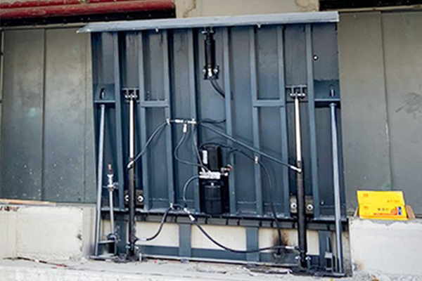 Vertical Dock Leveler