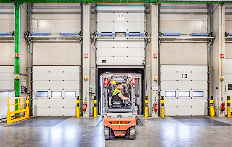 Porta espiral de alta velocidade versus porta seccional: o que &eacute; melhor para edif&iacute;cios industriais?